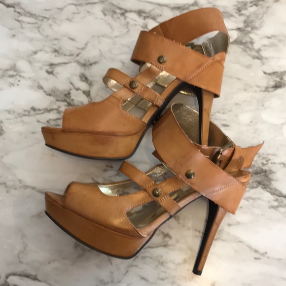 Simply Vera Vera Wang Shoes - Simply Vera Tan Strappy heels size 8